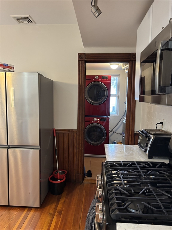 4 bed, 1 bath apartment for rent at 18 Taft St Unit 3, Dorchester — photo 2 of 8