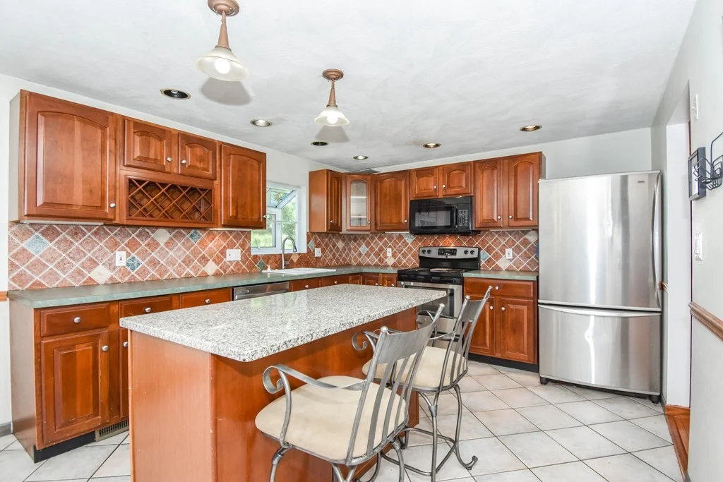 4 bed, 2 bath apartment for rent at 18 Tamar Dr Unit 1, Tufts University — photo 2 of 30