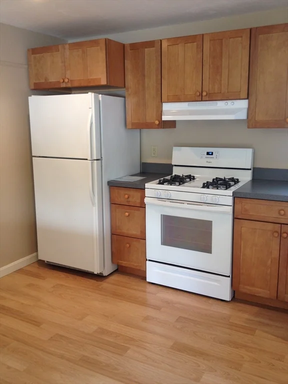 2 bed, 1 bath apartment for rent at 18 Tyler Ave Unit B, Wareham — photo 3 of 9