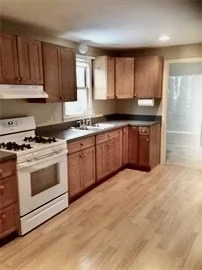 2 bed, 1 bath apartment for rent at 18 Tyler Ave Unit B, Wareham — photo 2 of 9