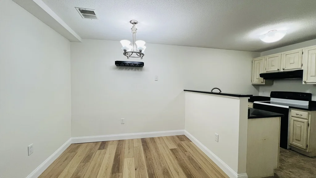 1 bed, 1 bath apartment for rent at 18 Walden Dr Unit 4, Natick — photo 5 of 13