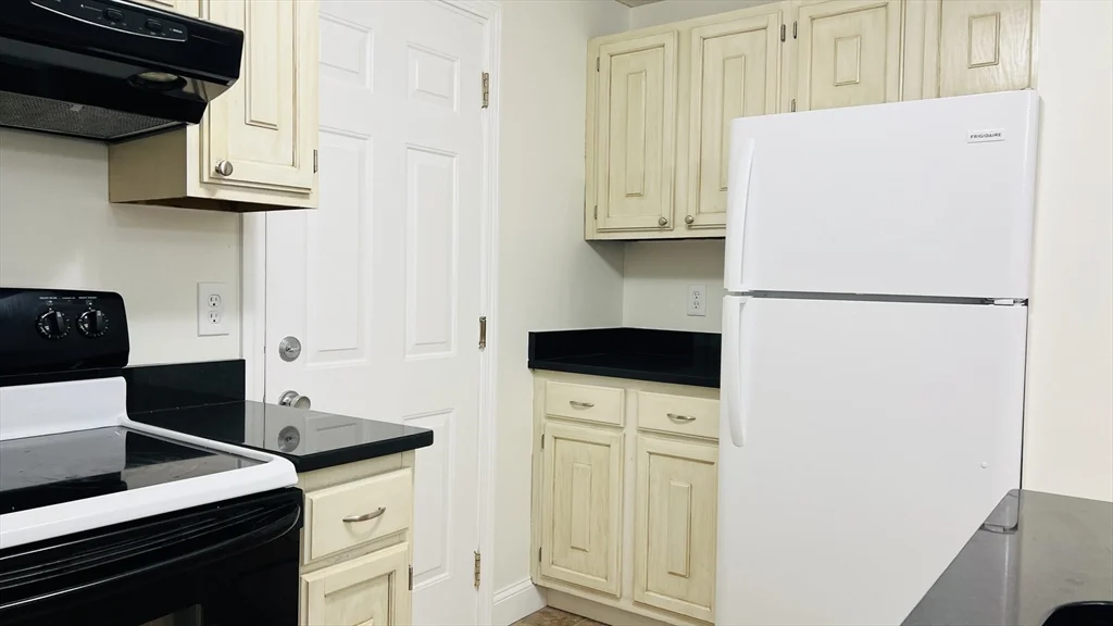 1 bed, 1 bath apartment for rent at 18 Walden Dr Unit 4, Natick — photo 3 of 13