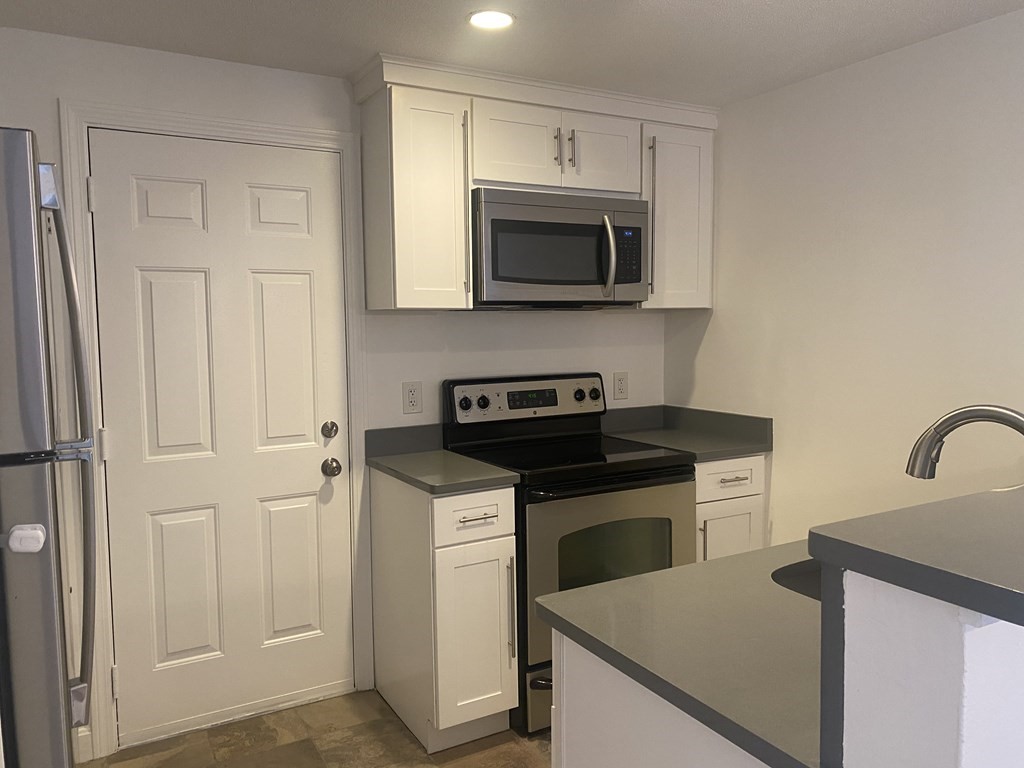 1 bed, 1 bath apartment for rent at 18 Walden Dr Unit 6, Natick — photo 3 of 19