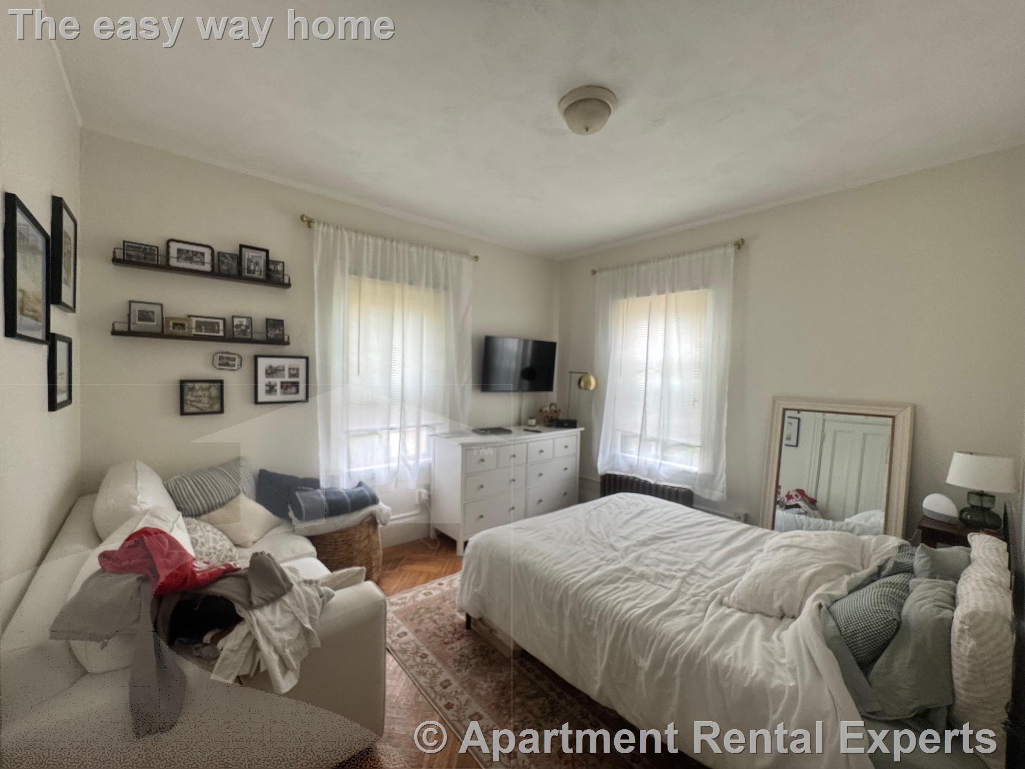 Studio bed, 1 bath apartment for rent at 18 Waldo St Unit 2, Spring Hill — photo 2 of 7