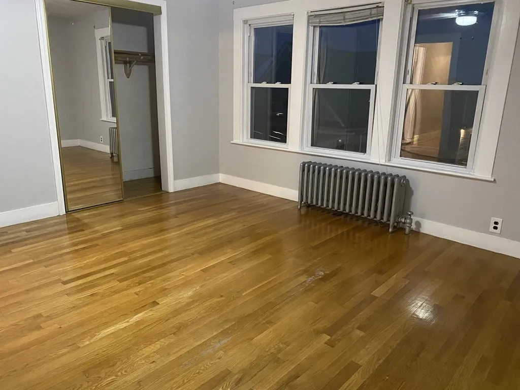 5 bed, 2 bath apartment for rent at 18 Walnut Rd Unit 2, Winter Hill — photo 8 of 16