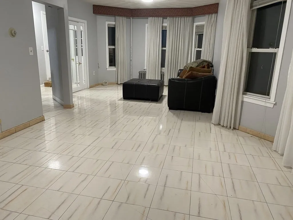 5 bed, 2 bath apartment for rent at 18 Walnut Rd Unit 2, Winter Hill — photo 2 of 16