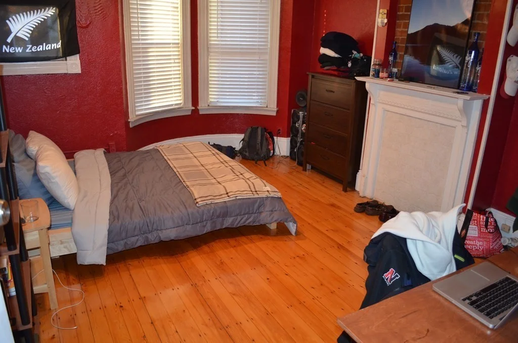 4 bed, 2 bath apartment for rent at 18 Warwick Unit 1, Roxbury — photo 4 of 8