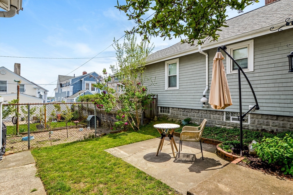 3 bed, 1 bath apartment for rent at 18 Washington Ave, New Bedford — photo 25 of 29