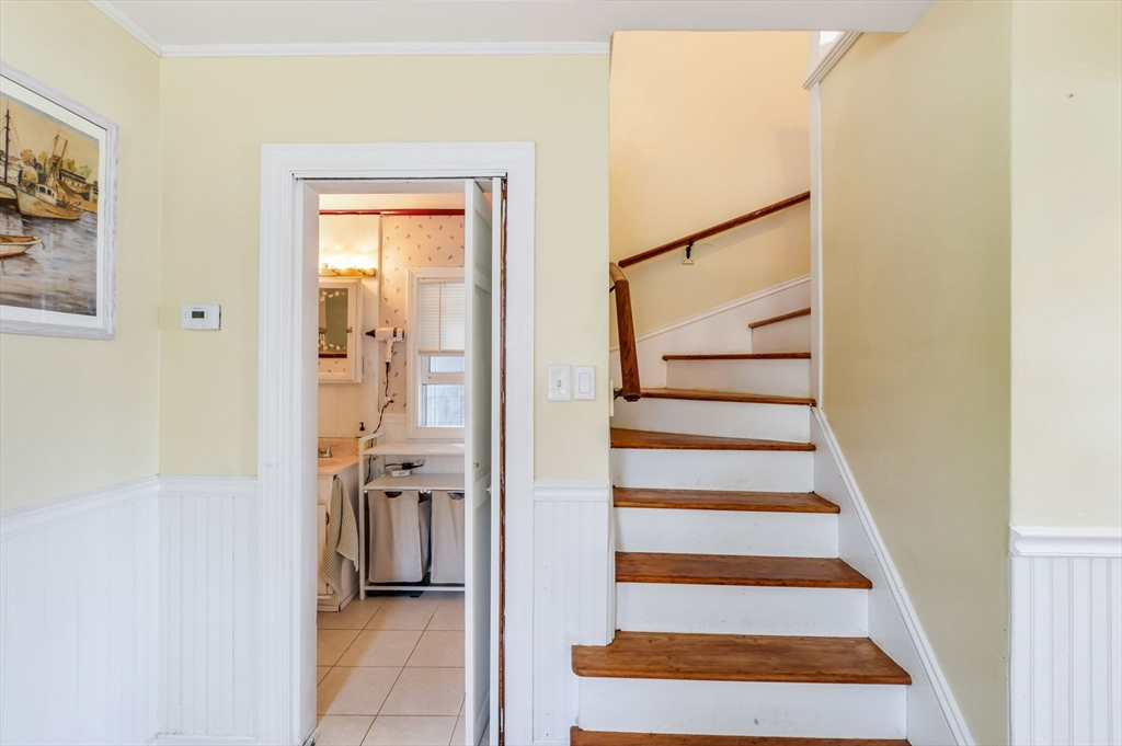 3 bed, 1 bath apartment for rent at 18 Washington Ave, New Bedford — photo 11 of 29