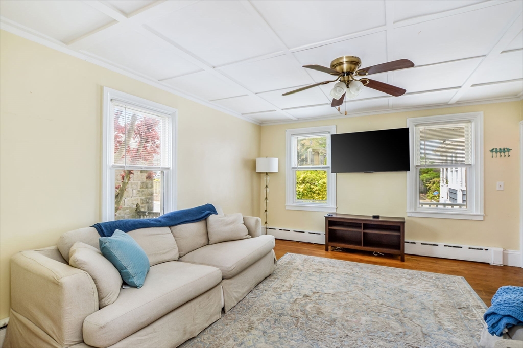 3 bed, 1 bath apartment for rent at 18 Washington Ave, New Bedford — photo 5 of 29