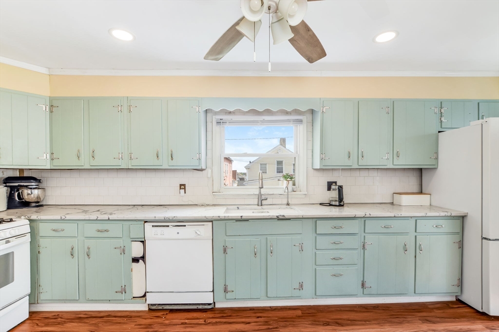 3 bed, 1 bath apartment for rent at 18 Washington Ave, New Bedford — photo 13 of 29