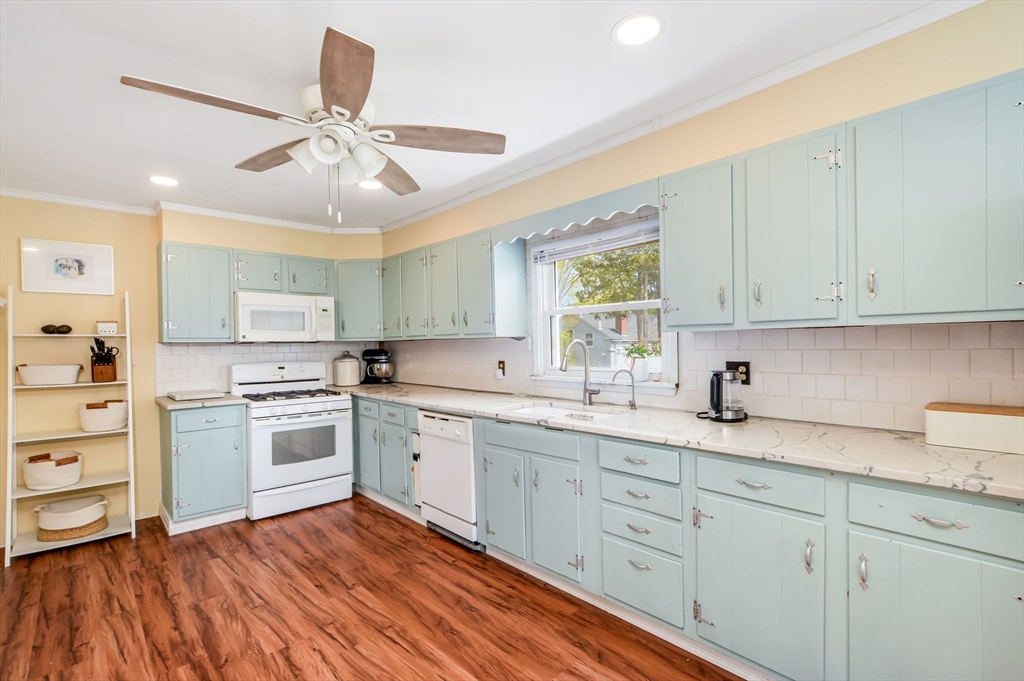 3 bed, 1 bath apartment for rent at 18 Washington Ave, New Bedford — photo 14 of 29