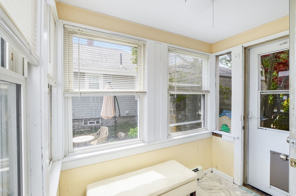 3 bed, 1 bath apartment for rent at 18 Washington Ave, New Bedford — photo 17 of 29
