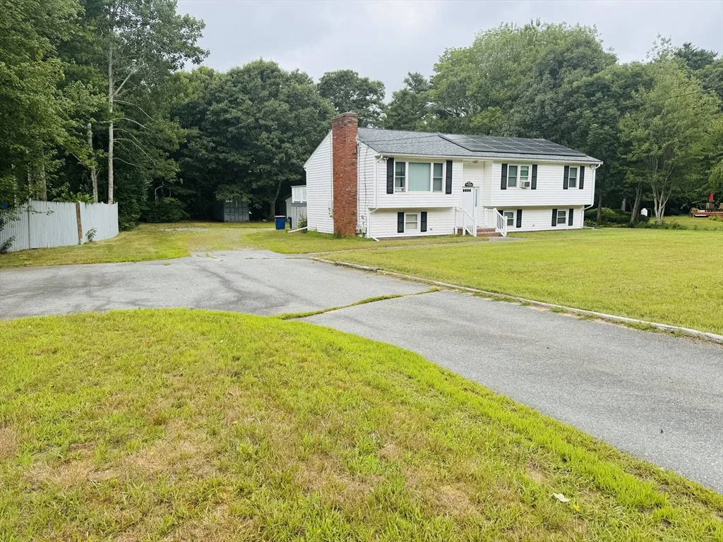 3 bed, 1 bath apartment for rent at 18 Weaver St Unit 1, West Wareham — photo 2 of 36