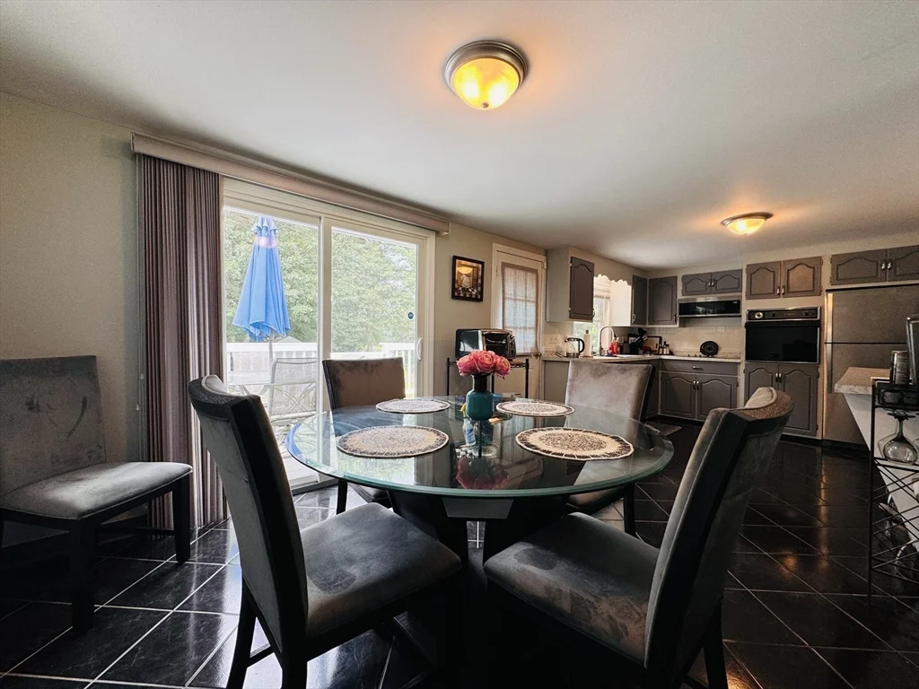 3 bed, 1 bath apartment for rent at 18 Weaver St Unit 1, West Wareham — photo 11 of 36