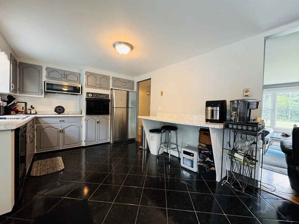 3 bed, 1 bath apartment for rent at 18 Weaver St Unit 1, West Wareham — photo 8 of 36