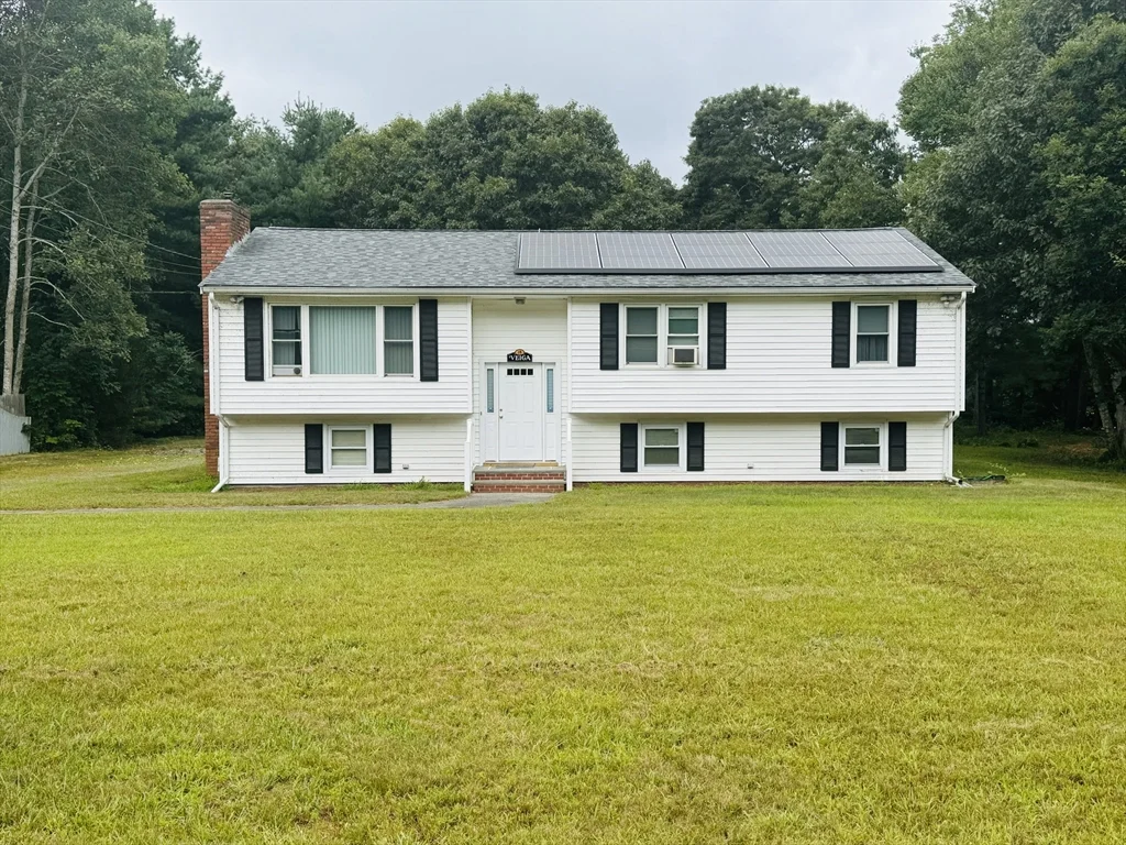 3 bed, 1 bath apartment for rent at 18 Weaver St Unit 1, West Wareham