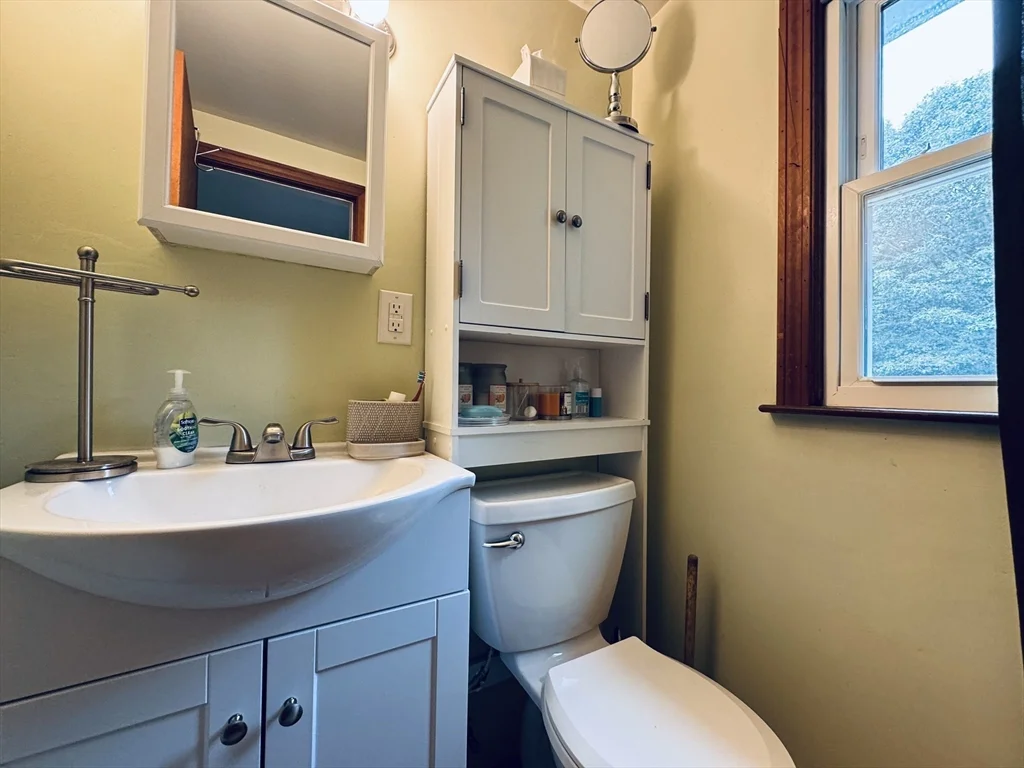 3 bed, 1 bath apartment for rent at 18 Weaver St Unit 1, West Wareham — photo 20 of 36