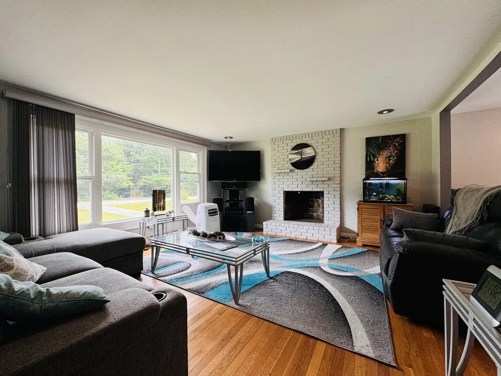 3 bed, 1 bath apartment for rent at 18 Weaver St Unit 1, West Wareham — photo 14 of 36