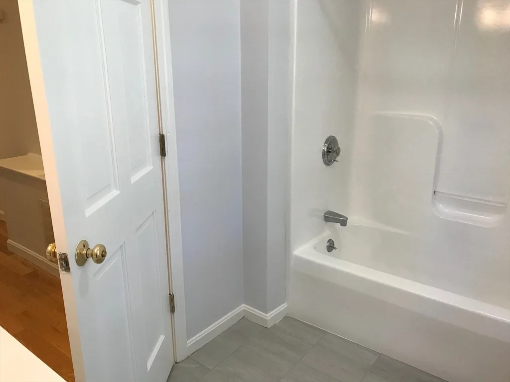 3 bed, 2 bath apartment for rent at 18 Westwood St Unit 18, West Newton — photo 7 of 14