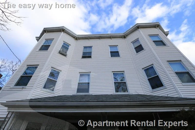 2 bed, 1 bath apartment for rent at 18 White St Pl Unit 1, Porter Square — photo 11 of 12