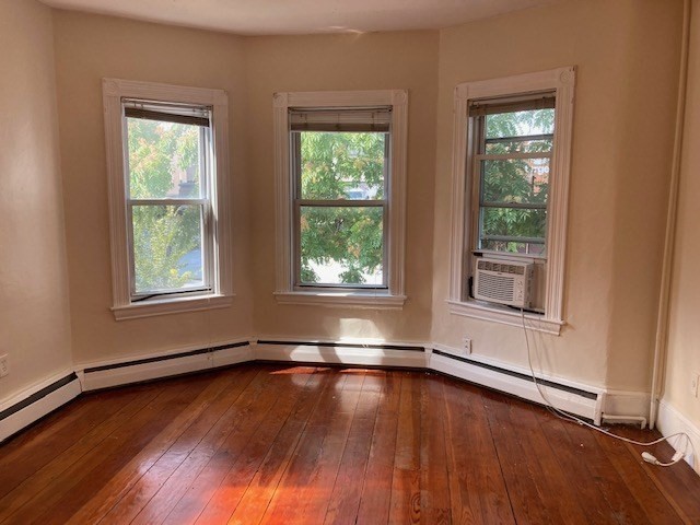 3 bed, 1 bath apartment for rent at 18 White St Pl Unit 2, Spring Hill