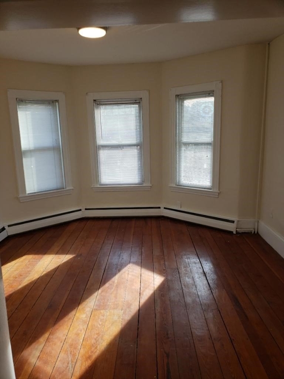 3 bed, 1 bath apartment for rent at 18 White St Pl Unit 2, Spring Hill — photo 2 of 13