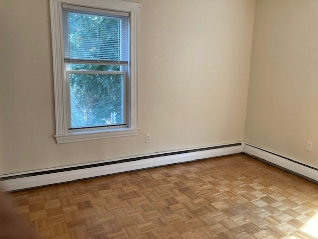 3 bed, 1 bath apartment for rent at 18 White St Pl Unit 2, Spring Hill — photo 6 of 13