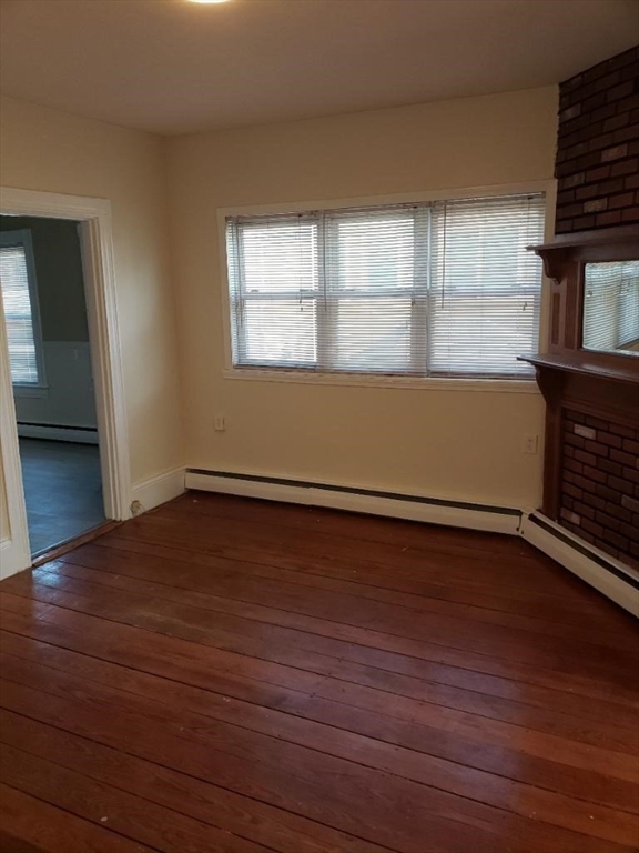 3 bed, 1 bath apartment for rent at 18 White St Pl Unit 2, Spring Hill — photo 3 of 13