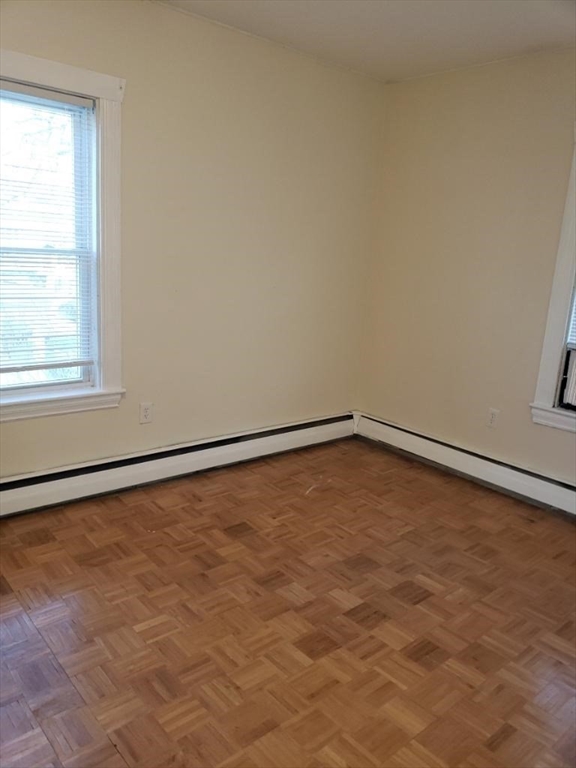 3 bed, 1 bath apartment for rent at 18 White St Pl Unit 2, Spring Hill — photo 5 of 13