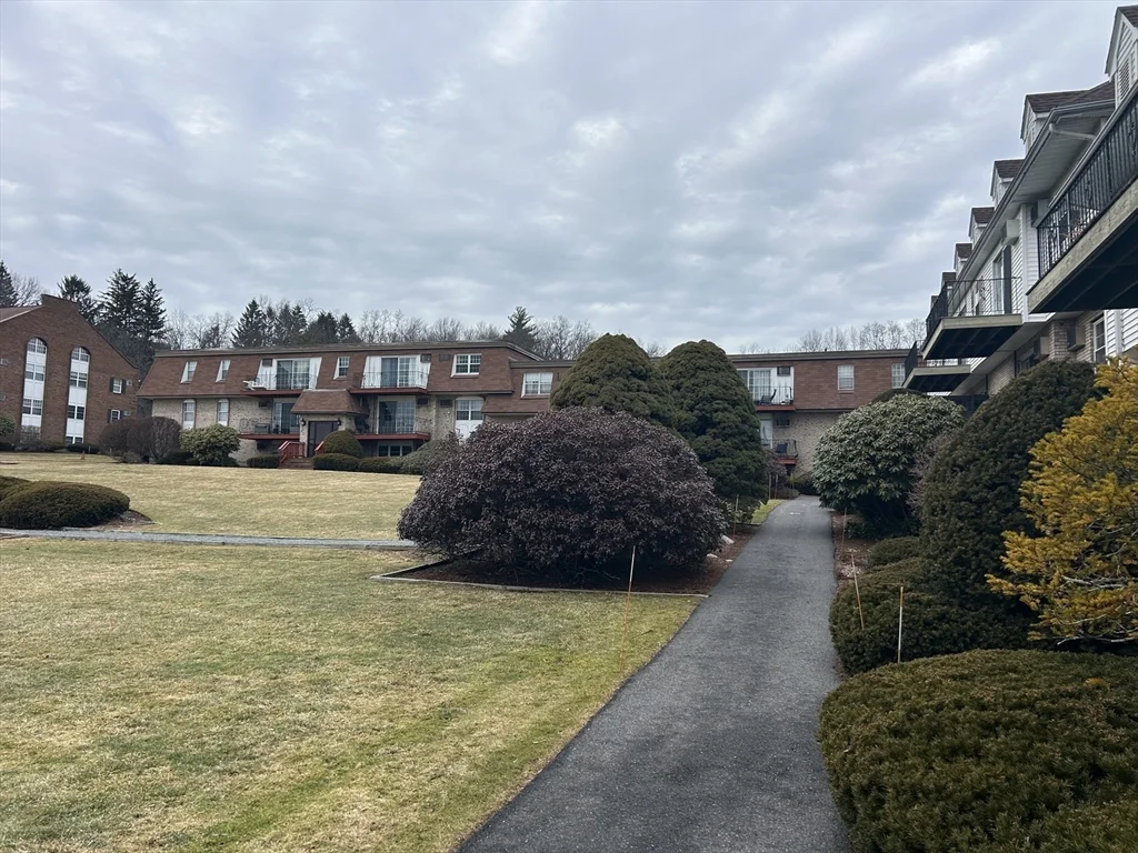 1 bed, 1 bath apartment for rent at 18 Williamsburg Ct Unit 1, Shrewsbury — photo 10 of 11