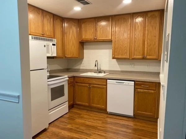 1 bed, 1 bath apartment for rent at 18 Williamsburg Ct Unit 1, Shrewsbury — photo 3 of 11