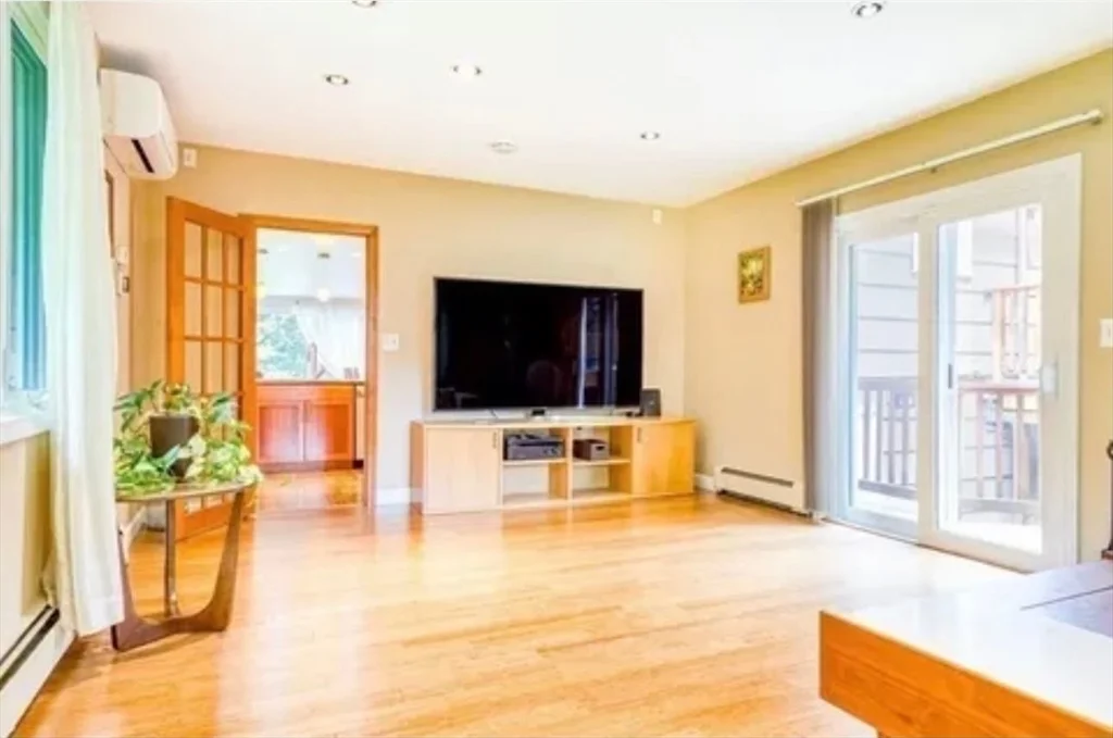 4 bed, 3 bath apartment for rent at 18 Winchester Dr Unit -, Lexington — photo 10 of 18