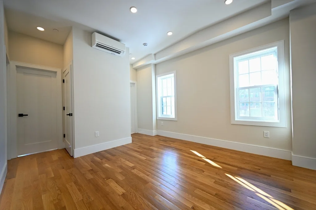 3 bed, 2 bath apartment for rent at 18 Winchester St Unit 9, Bay Village — photo 2 of 7