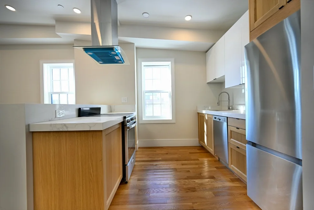 3 bed, 2 bath apartment for rent at 18 Winchester St Unit 9, Bay Village — photo 3 of 7