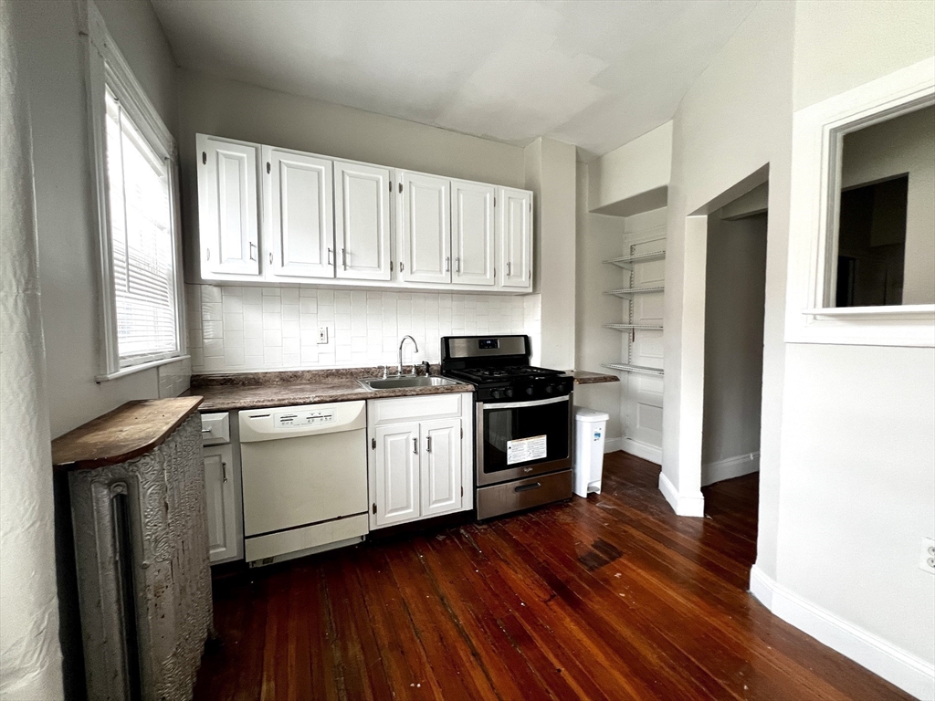 1 bed, 1 bath apartment for rent at 18 Winslow Rd Unit 1, Coolidge Corner — photo 4 of 11