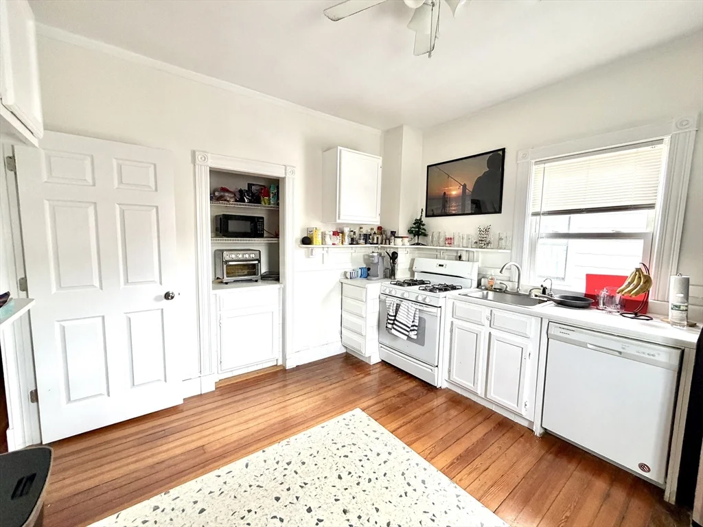 3 bed, 2 bath apartment for rent at 18 Winslow Rd Unit 2, Coolidge Corner — photo 2 of 13
