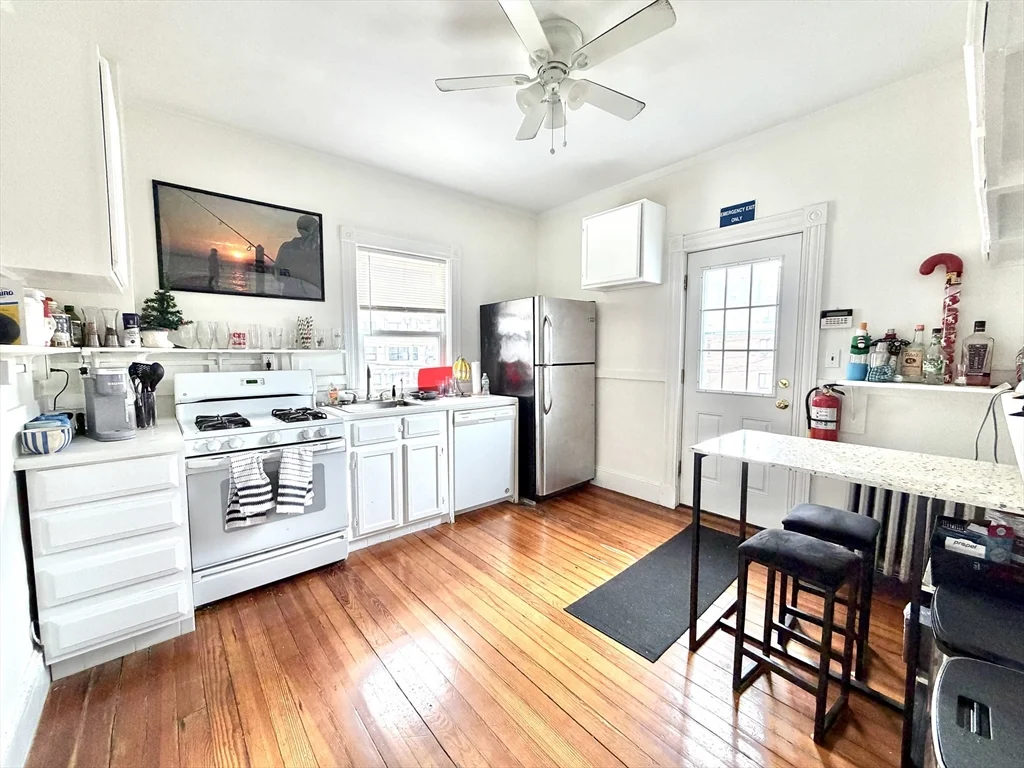 3 bed, 2 bath apartment for rent at 18 Winslow Rd Unit 2, Coolidge Corner — photo 1 of 13