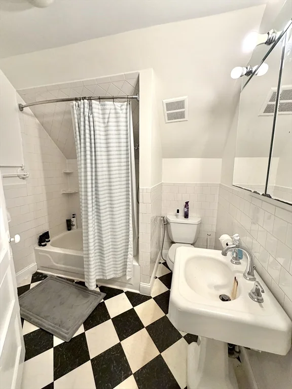 3 bed, 2 bath apartment for rent at 18 Winslow Rd Unit 2, Coolidge Corner — photo 10 of 13
