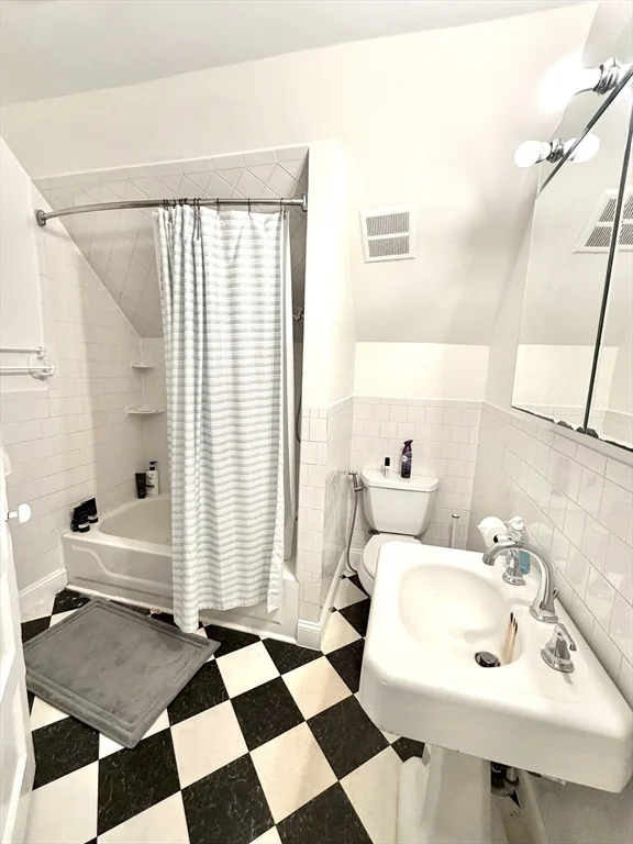 3 bed, 2 bath apartment for rent at 18 Winslow Rd Unit 2, Coolidge Corner — photo 9 of 13