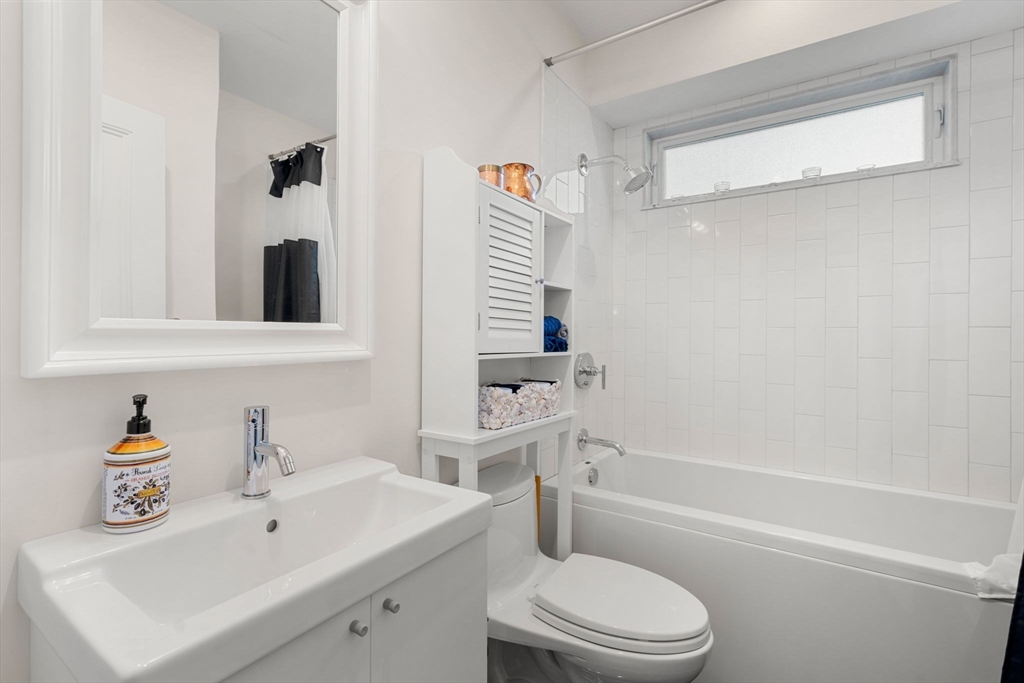 4 bed, 3 bath apartment for rent at 18 Wyman St Unit 2, East Arlington — photo 30 of 34