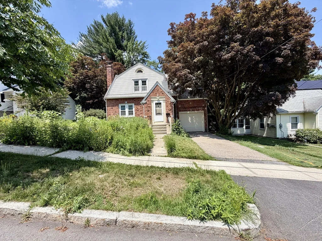 3 bed, 1 bath apartment for rent at 18 Zenith Dr, Worcester — photo 1 of 28