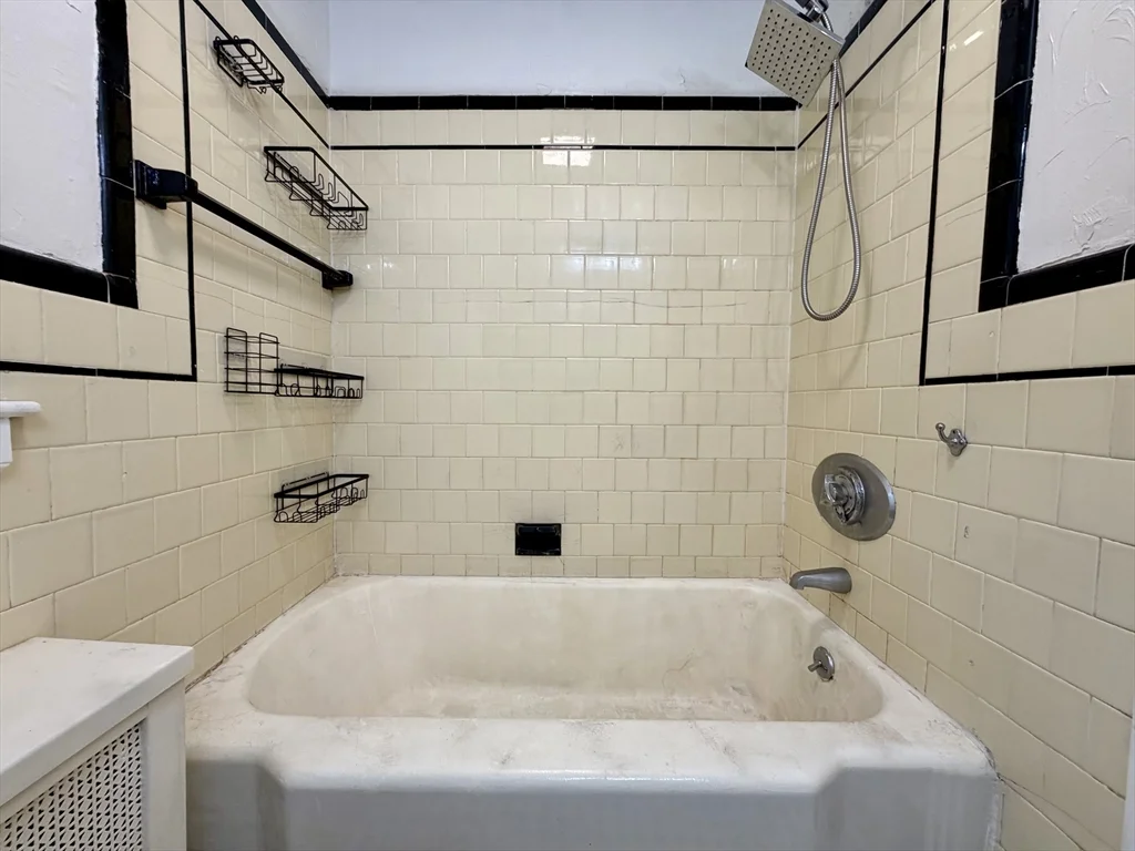 3 bed, 1 bath apartment for rent at 18 Zenith Dr, Worcester — photo 17 of 28