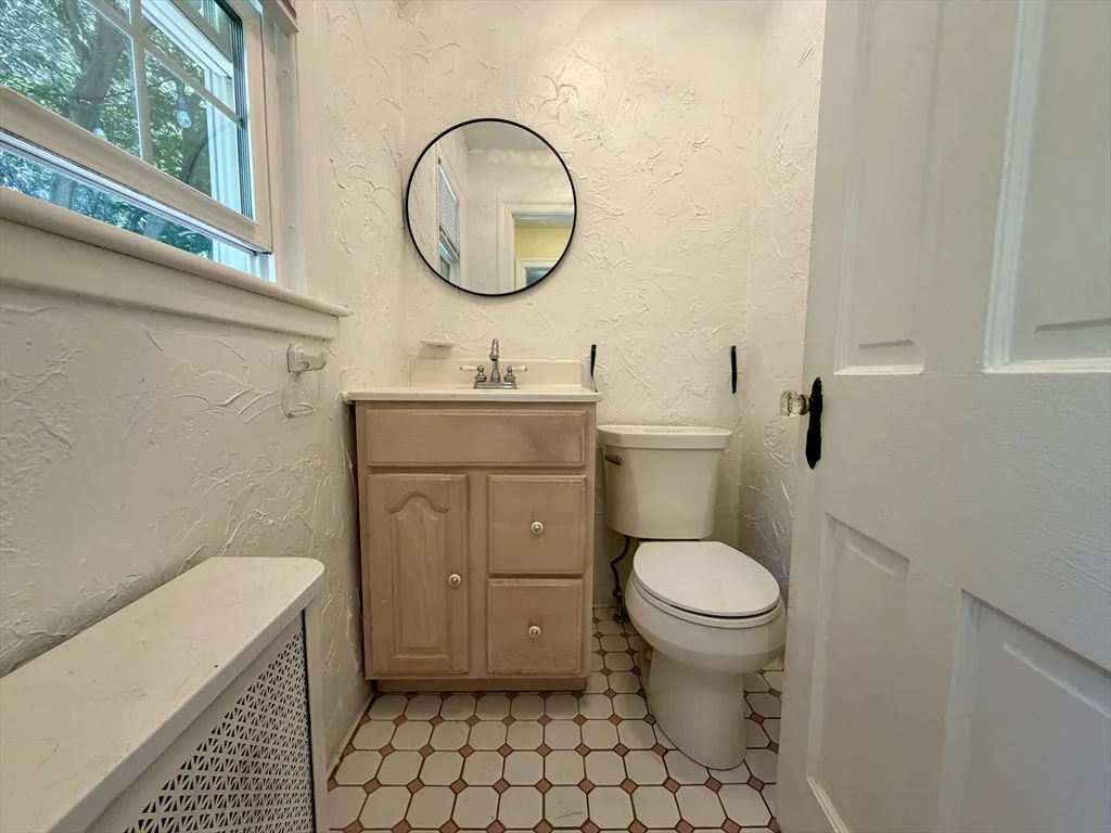 3 bed, 1 bath apartment for rent at 18 Zenith Dr, Worcester — photo 12 of 28
