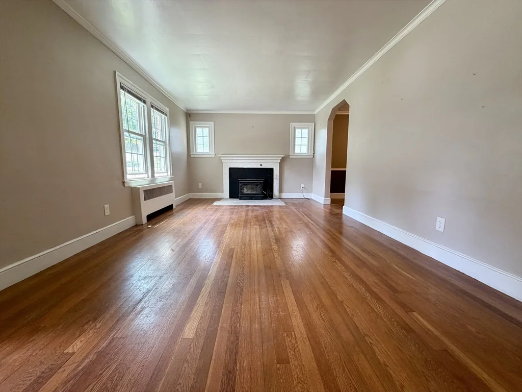 3 bed, 1 bath apartment for rent at 18 Zenith Dr, Worcester — photo 4 of 28