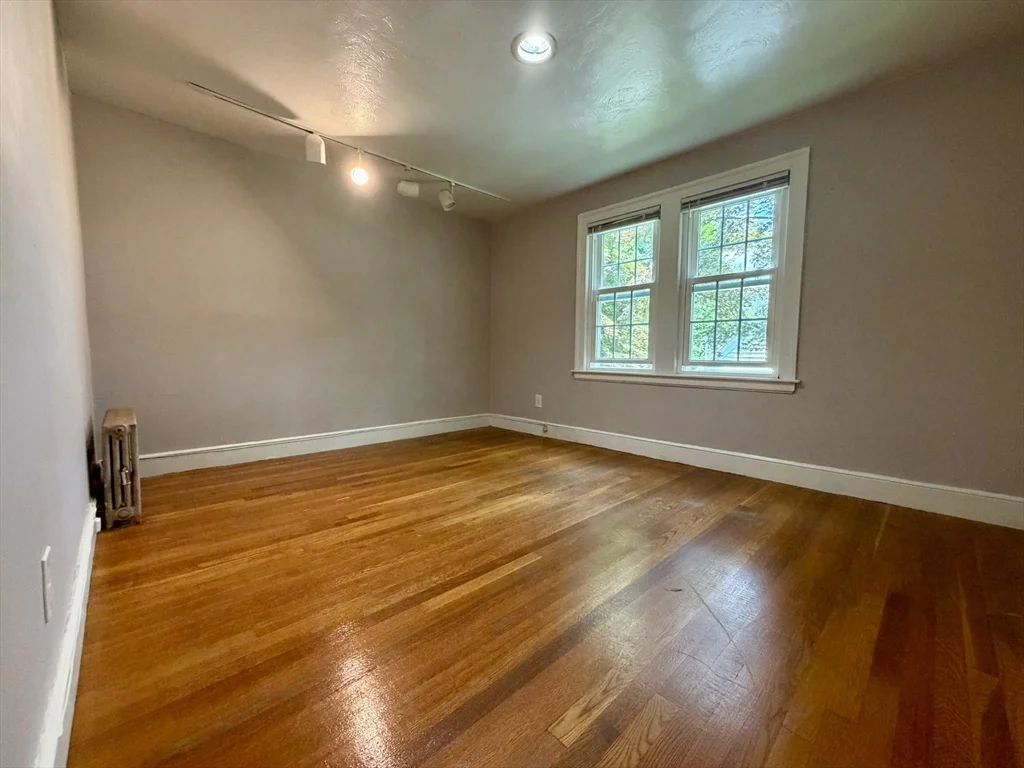 3 bed, 1 bath apartment for rent at 18 Zenith Dr, Worcester — photo 13 of 28
