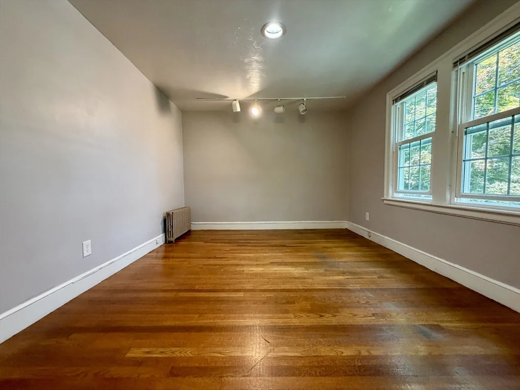3 bed, 1 bath apartment for rent at 18 Zenith Dr, Worcester — photo 14 of 28