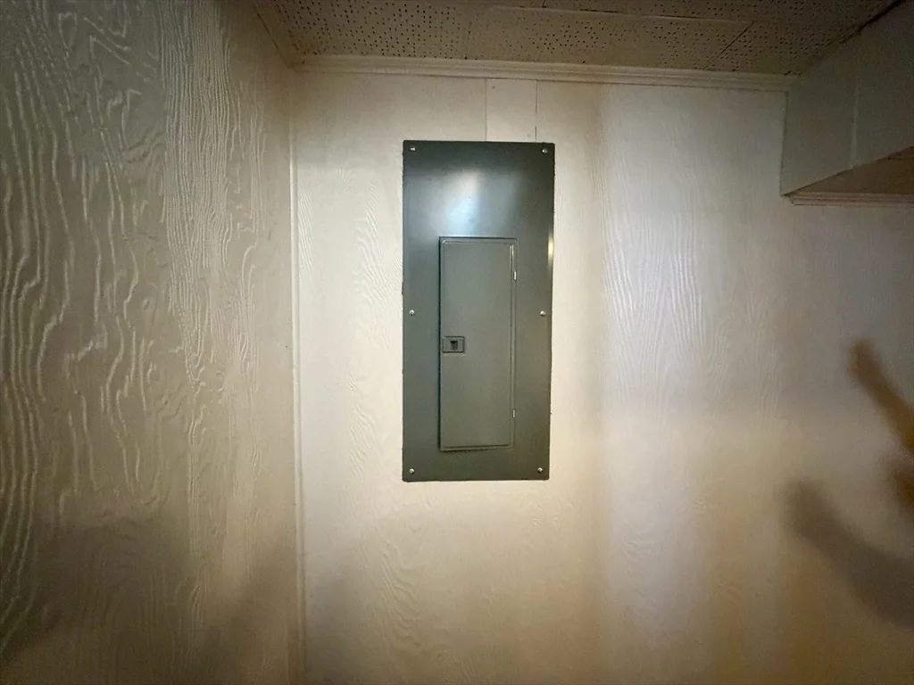 3 bed, 1 bath apartment for rent at 18 Zenith Dr, Worcester — photo 26 of 28