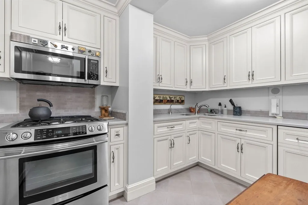 3 bed, 2.5 bath apartment for rent at 180 Beacon St Unit 9G, Back Bay — photo 16 of 22