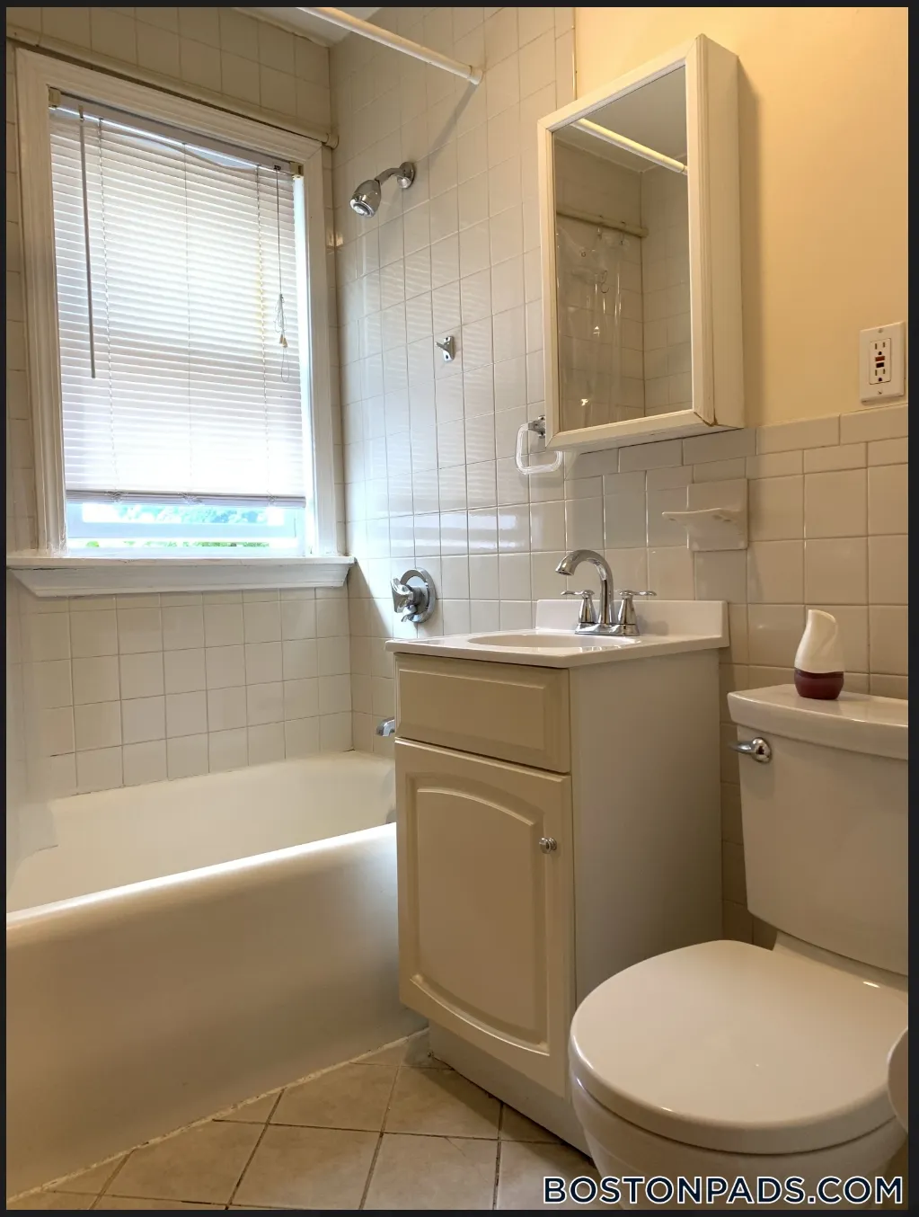 3 bed, 1 bath apartment for rent at 180 Calumet St Unit 2, Mission Hill — photo 11 of 11